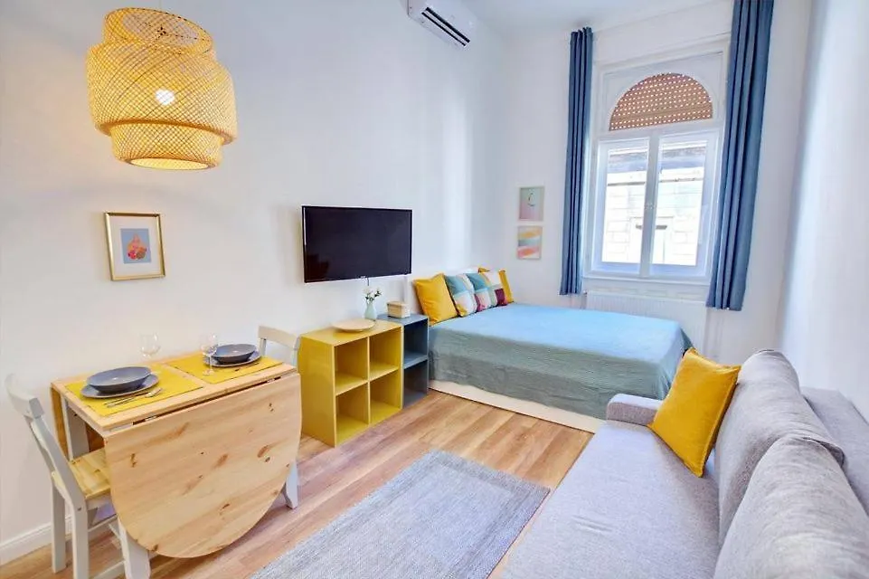 Pau Stylish Studios In The Heart Of Budapest Apartment